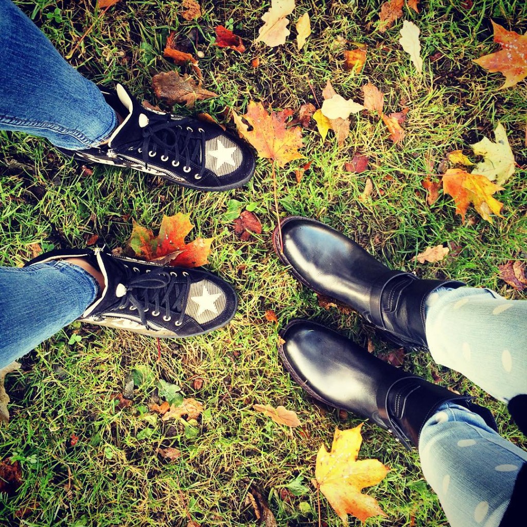 Took out our favorite shoes to conquer this day properly! Happy #weekend folks! @chanelofficial #sneakers @rag_bone #boots #sisterdate @kristinapaic #autumn #fall #leaves